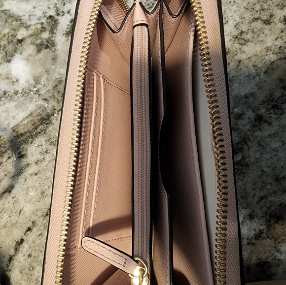 Large Michael Kors tote and matching wallet. Pink and peanut butter color. - Picture 5 of 5